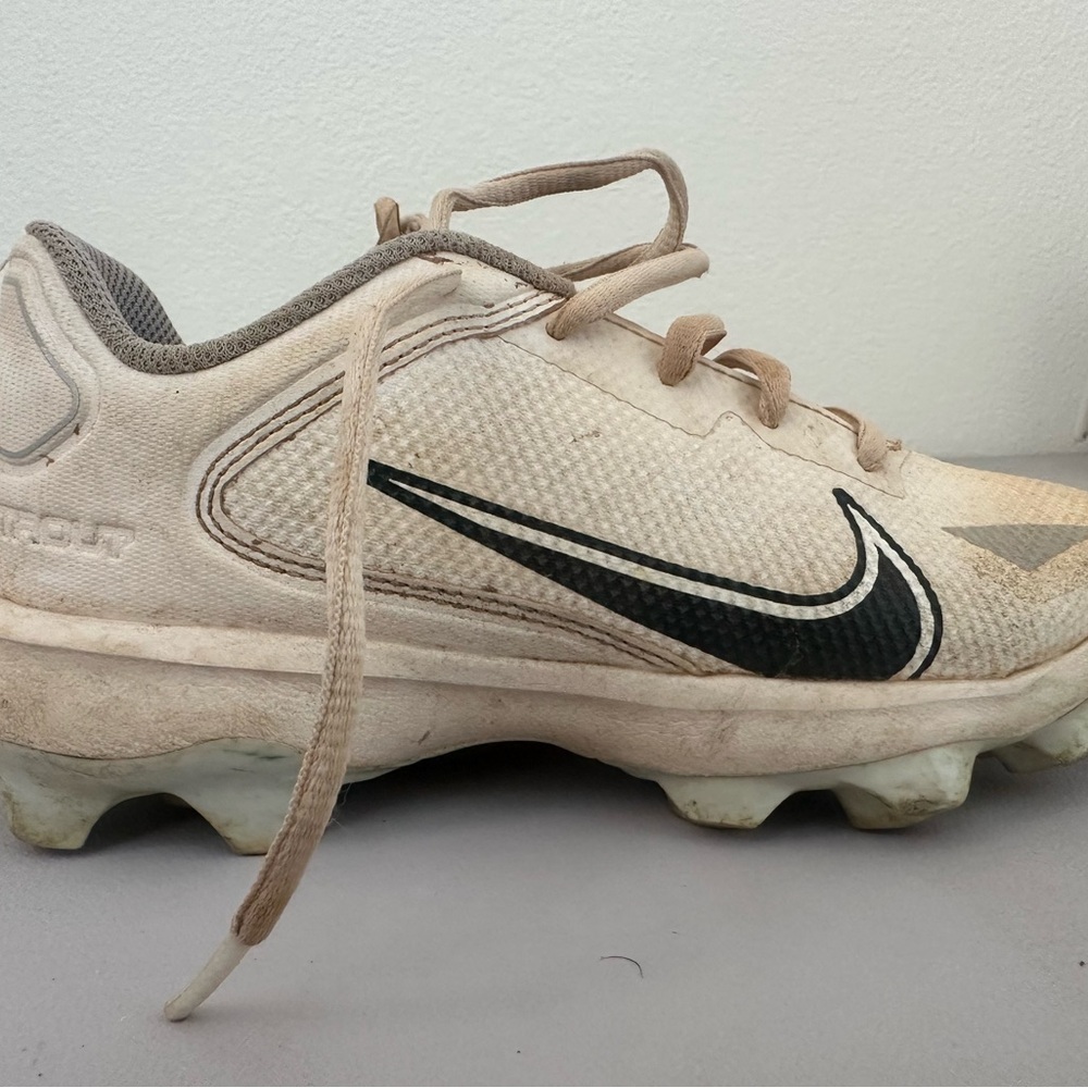2.5 Y baseball cleats